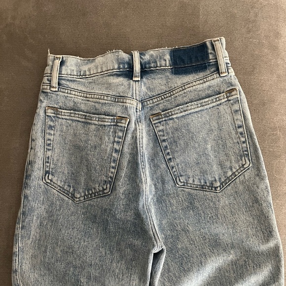 ABERCROMBIE & FITCH - 90s high rise jeans, crossover front button. - Picture 2 of 4